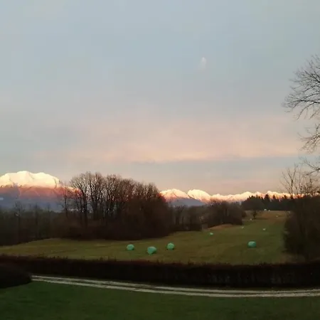 Fienile Chiaramada 아파트 *